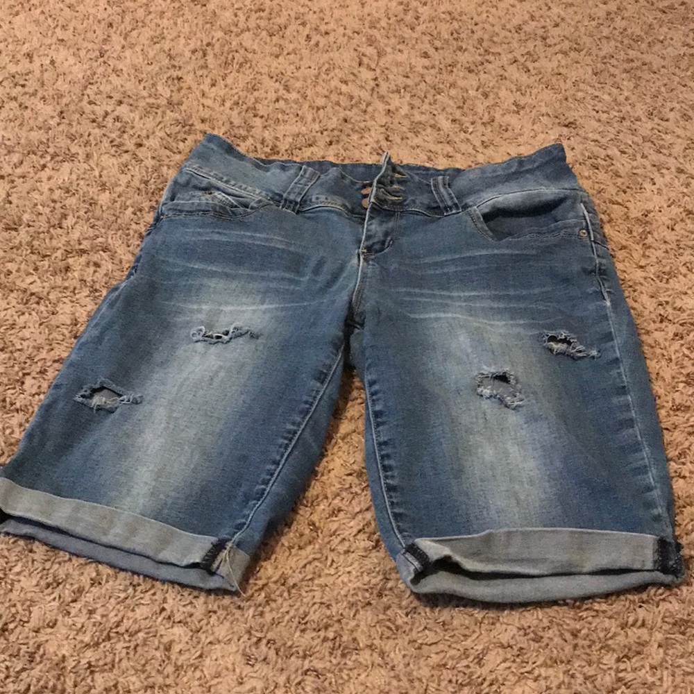 Ripped 3 button shorts